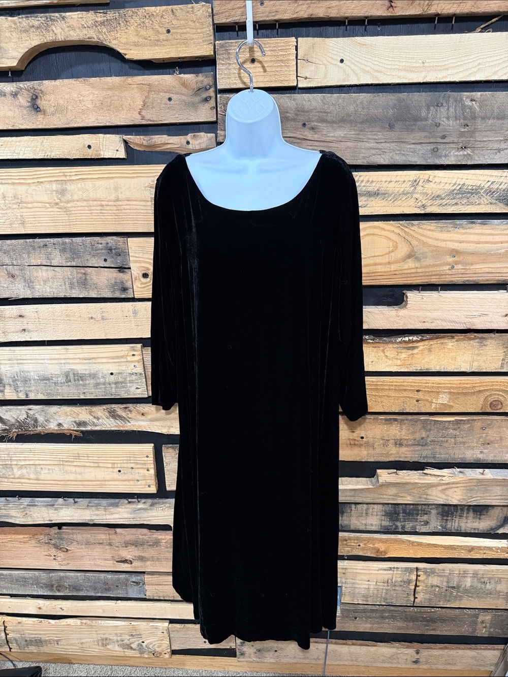 Eileen Fisher Silk Blend Velvet Midi Shift Dress
Black 3/4 Sleeve Quiet Luxury